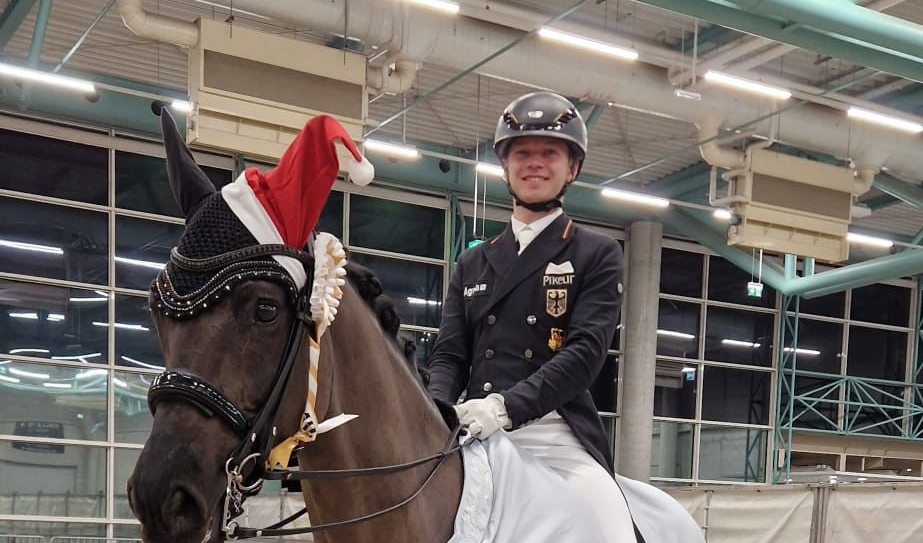 ダブル優勝者のデュドネと… – Website Dressage Sport Kim
