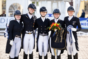 Top Five der U25:Rose Oatley, Lucie-Anouk Baumgürtel, Katharina Schuster, Pia Carlotta Gagel, Elisabeth von Wulffen